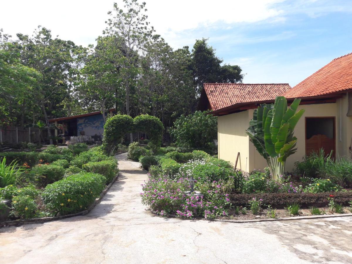 Marind Dive Eco Resort Waha Ngoại thất bức ảnh